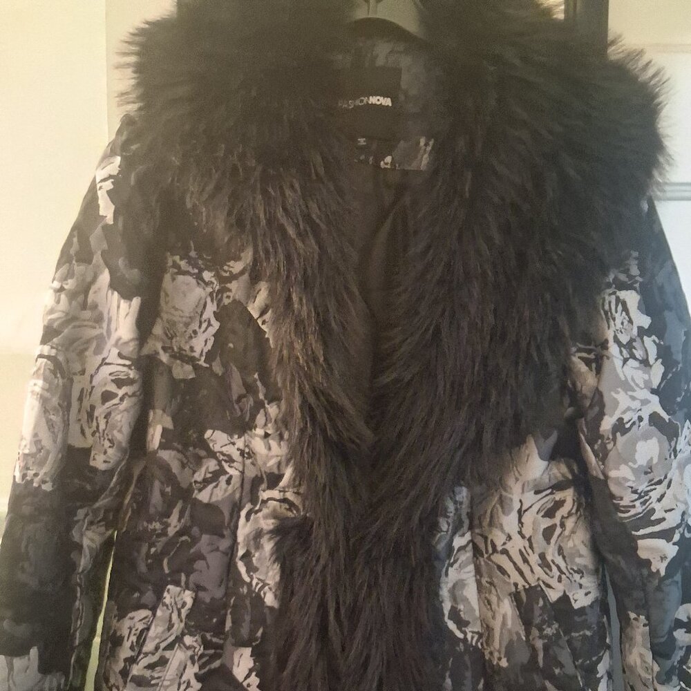 Very long coat with fur trim